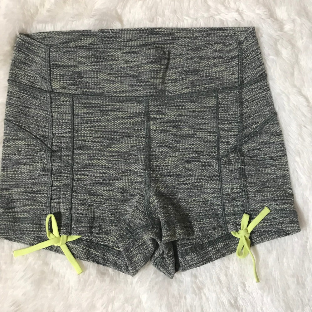 Lululemon Liberty Shorts Size 6 - Picture 4 of 7